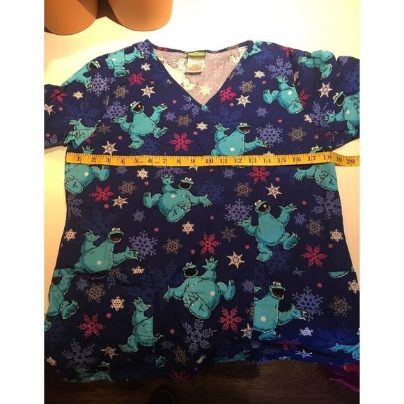 Cookie Monster Sesame Street Scrub Top Size Small - Picture 10 of 11